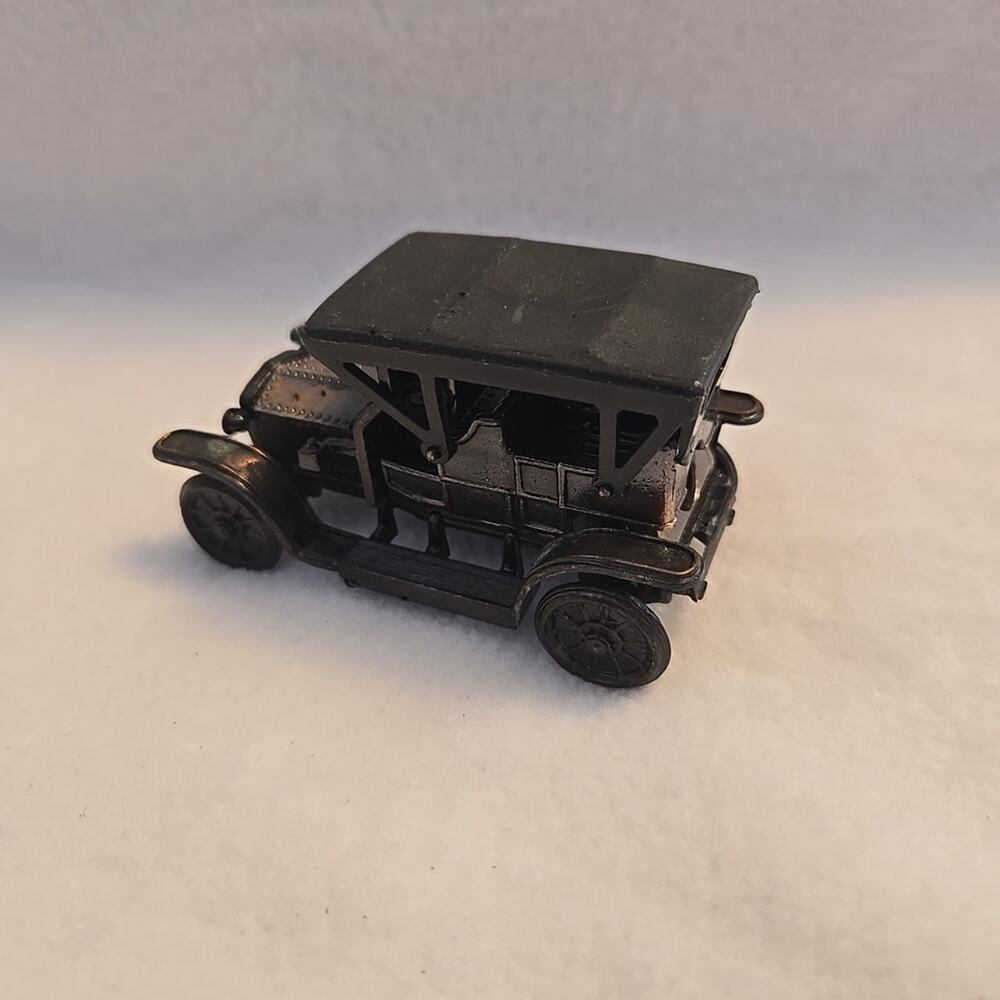 VINTAGE MINATURE METAL ROLLS ROYCE PENCIL SHARPENER